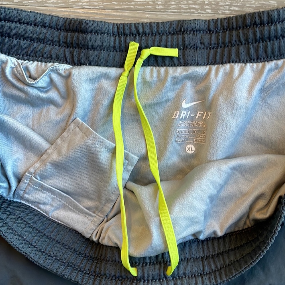 Nike Dri-Fit Running Short - Picture 3 of 4